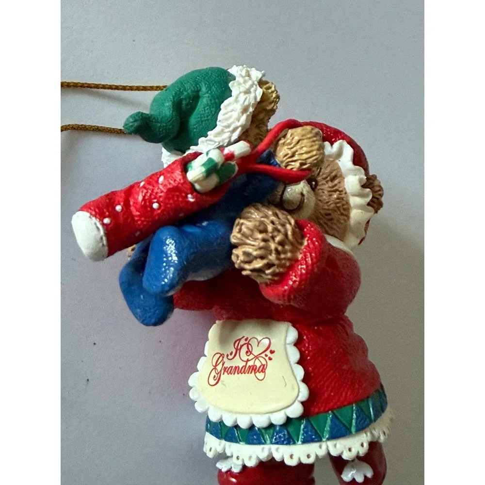Mistletoe Magic Collection Christmas Ornament Grandmother Bear‎ Vintage 2003